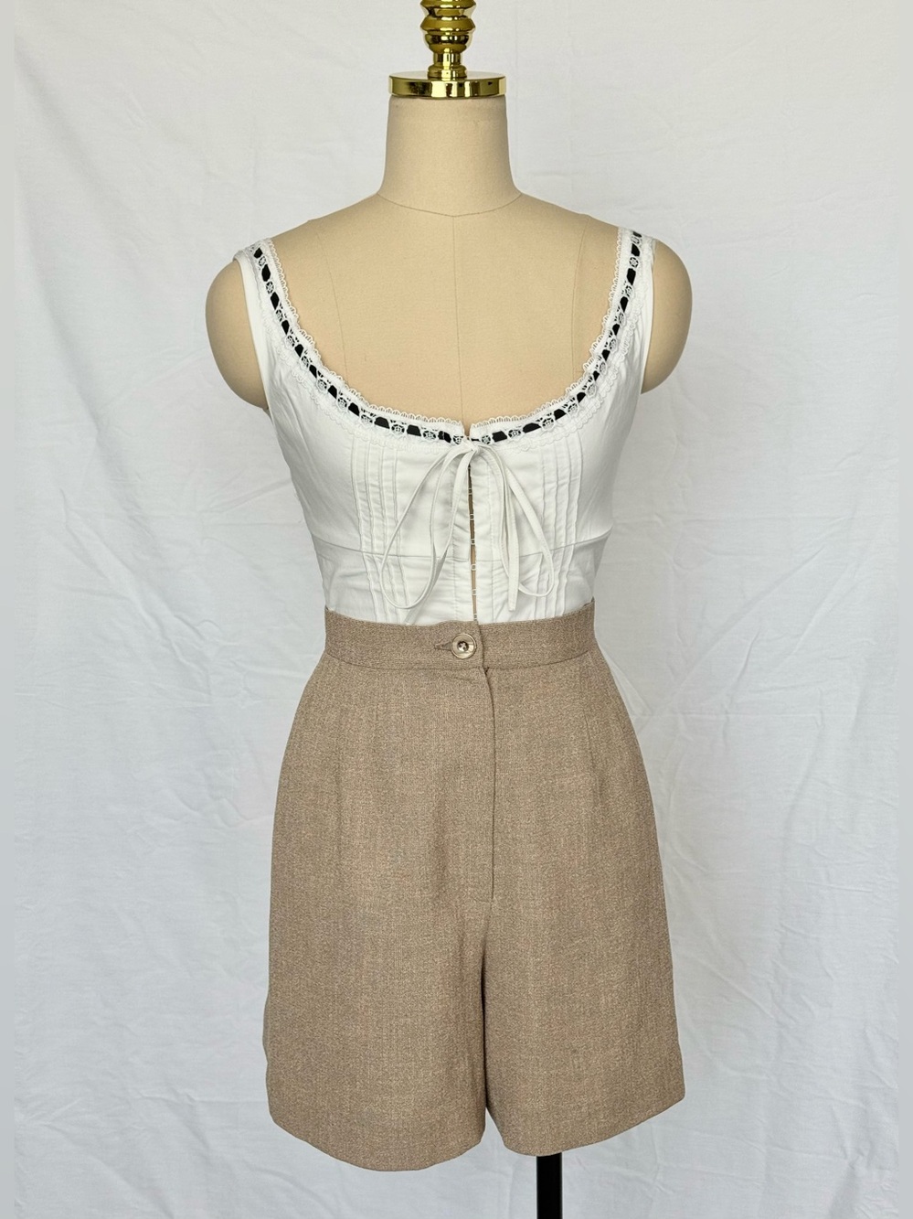 Vintage Linen-Style High-Waist Beige / Tan Tailored Shorts
